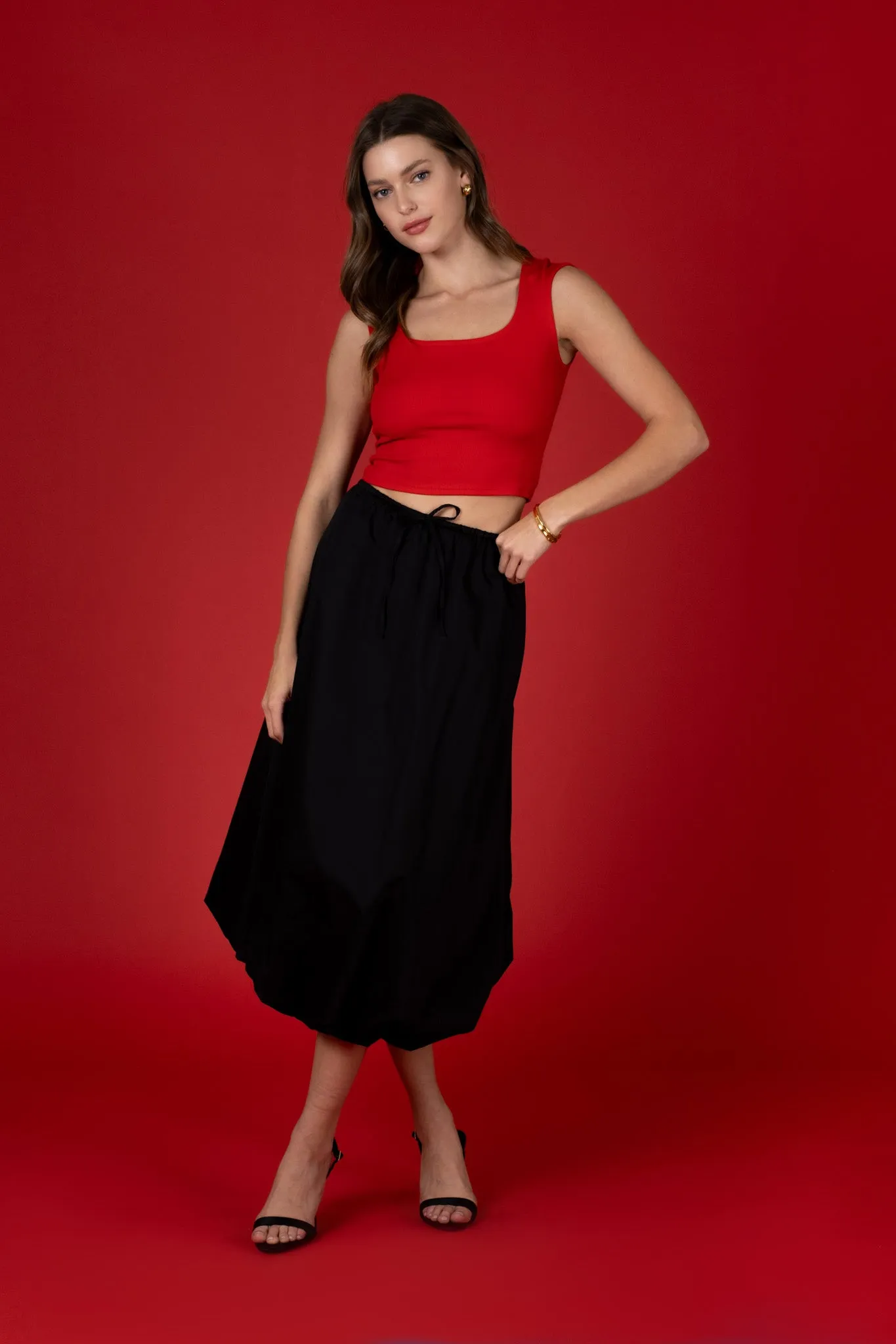 SCOOP NECK SLEEVELESS KNIT CROP TOP (PRE-ORDER)