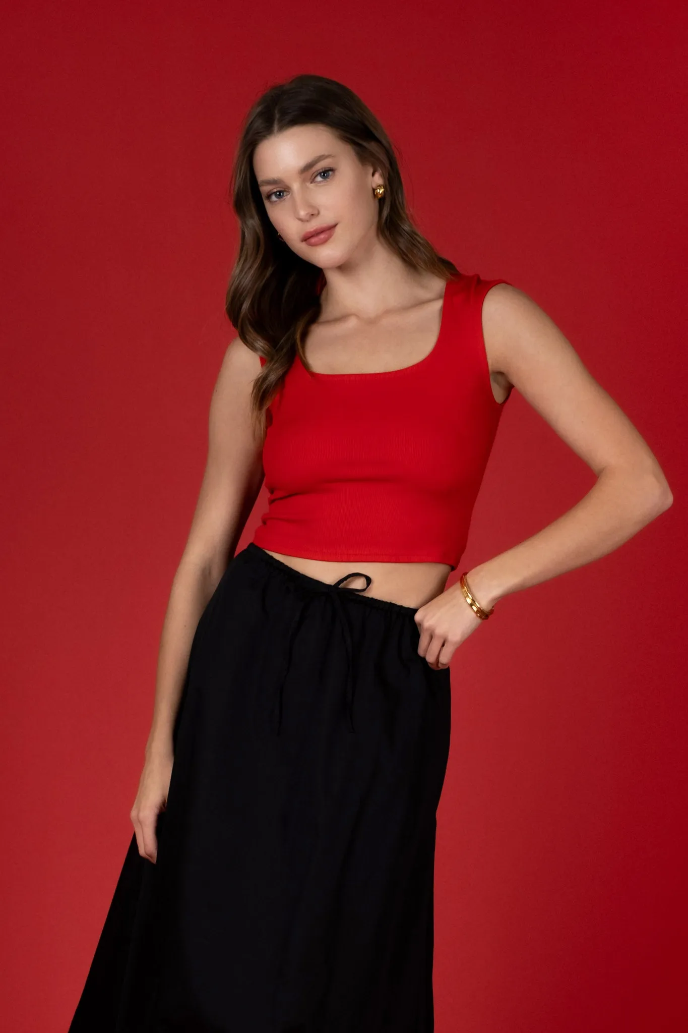 SCOOP NECK SLEEVELESS KNIT CROP TOP (PRE-ORDER)